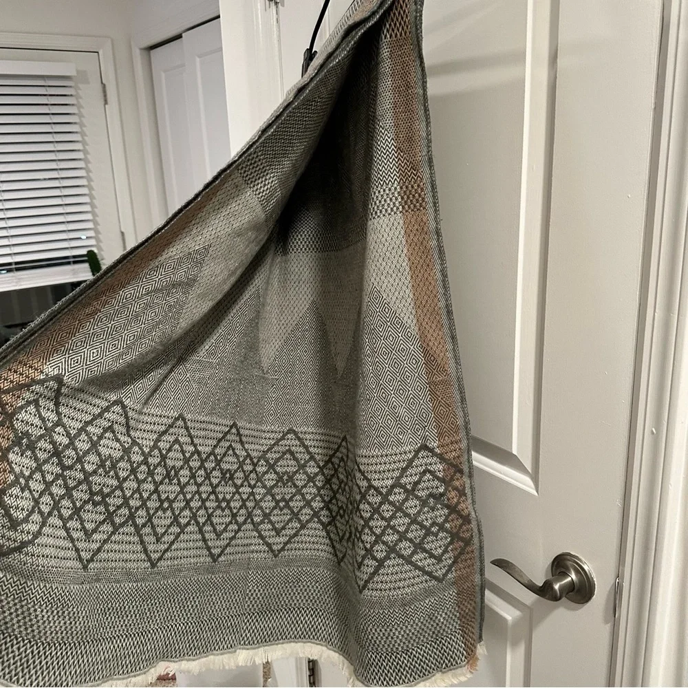 Madewell Angelweave Blanket Scarf in Grey with Mauve Print